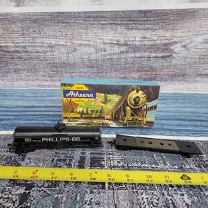 Vintage Athearn H.O scale Phillips 66 tanker and flat car